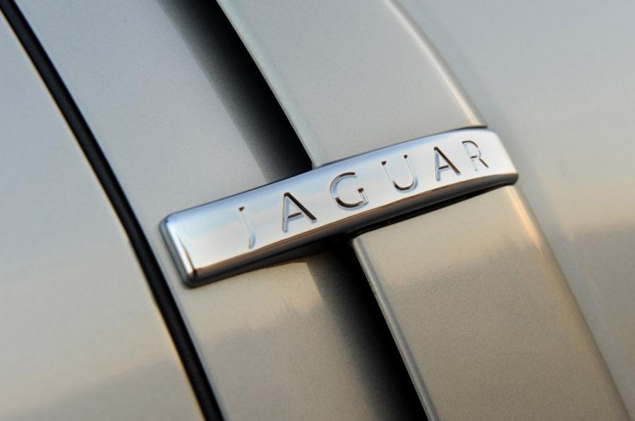  Jaguar XF Supercharged 2010 года  (фото 42 из 56)